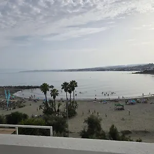 Junto A La Playa El Cristo Y Del Puerto Estepona