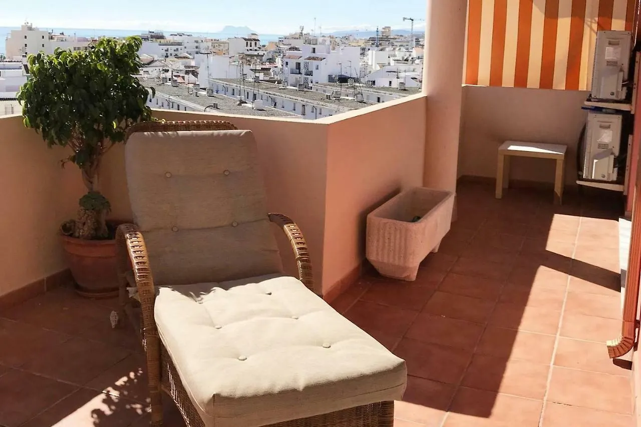 Apartamento Sub-ático con parking en el centro de Estepona