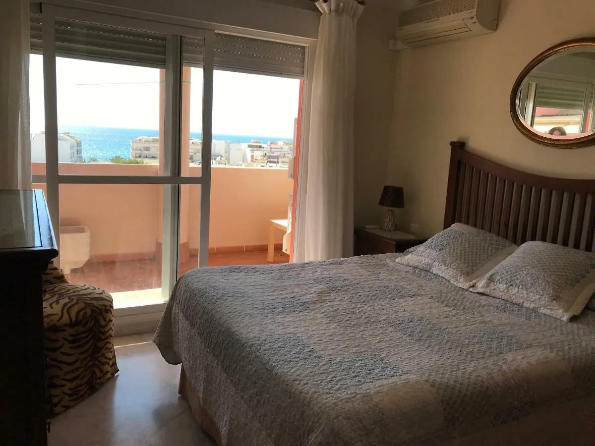 Sub-ático con parking en el centro de Estepona